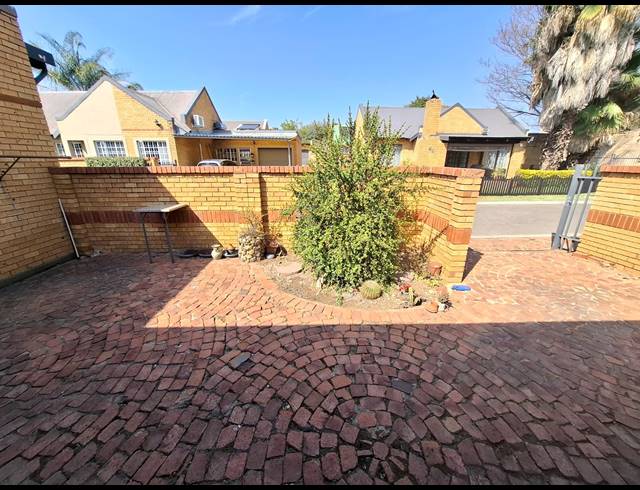 2 BEDROOM HOUSE FOR SALE IN EQUESTRIA